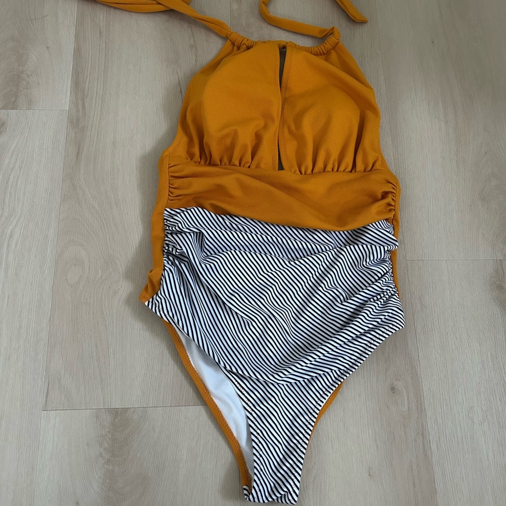 Cupshe swimsuit Small